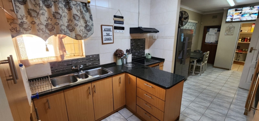 7 Bedroom Property for Sale in Flamwood North West